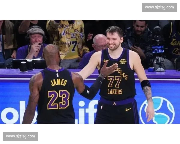 雄鹿湖人强强对话字母哥詹姆斯巅峰碰撞引爆焦点之战全联盟瞩目夜